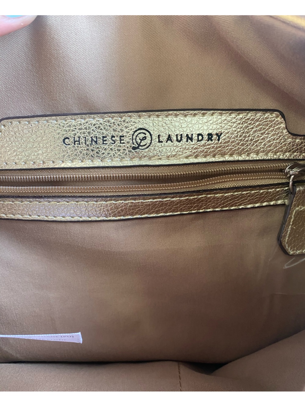 NWOT Chinese Laundry Metallic Gold Crossbody Bag Slouchy Dome Purse Like New - Picture 6 of 7